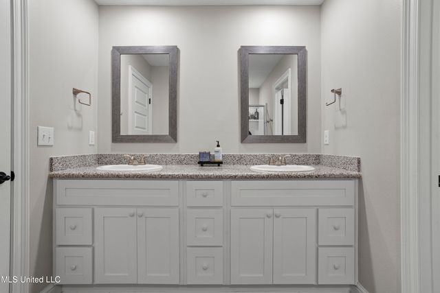 211 Savannah Gardens Road, Ocean Springs, MS 39564