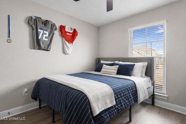 211 Savannah Gardens Road, Ocean Springs, MS 39564