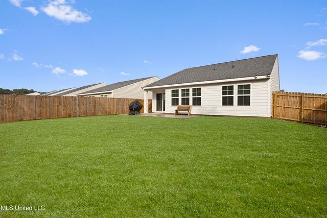 211 Savannah Gardens Road, Ocean Springs, MS 39564