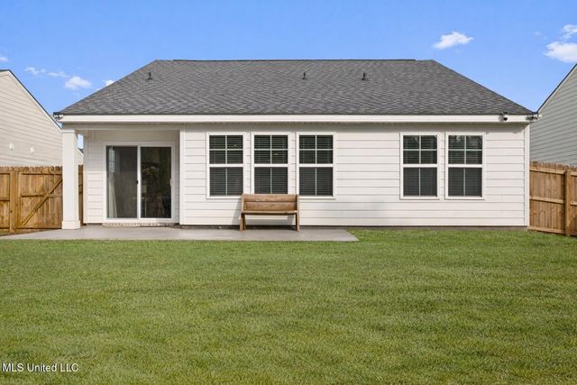 211 Savannah Gardens Road, Ocean Springs, MS 39564