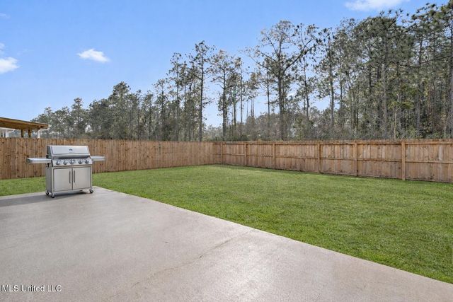 211 Savannah Gardens Road, Ocean Springs, MS 39564