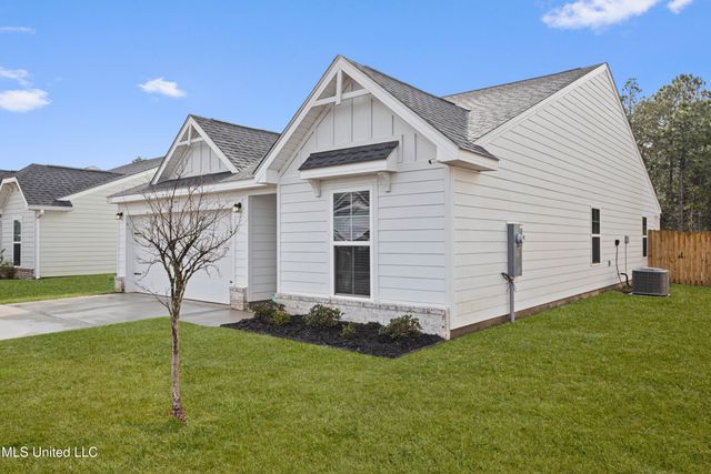 211 Savannah Gardens Road, Ocean Springs, MS 39564