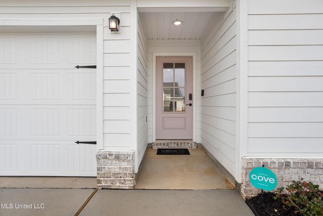 211 Savannah Gardens Road, Ocean Springs, MS 39564