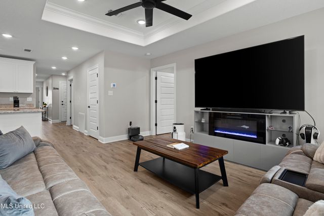 211 Savannah Gardens Road, Ocean Springs, MS 39564