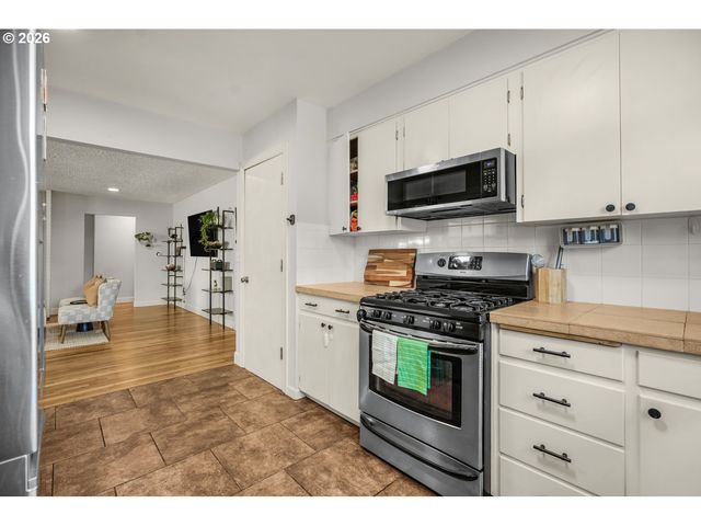 7927 N EDISON St, Portland, OR 97203