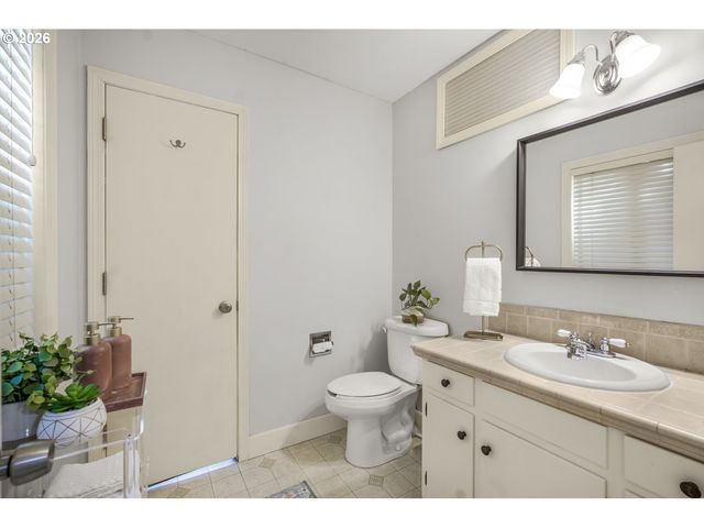7927 N EDISON St, Portland, OR 97203