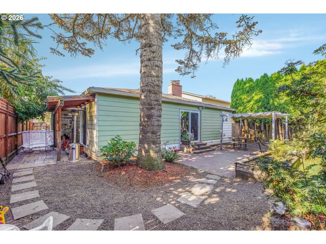 7927 N EDISON St, Portland, OR 97203