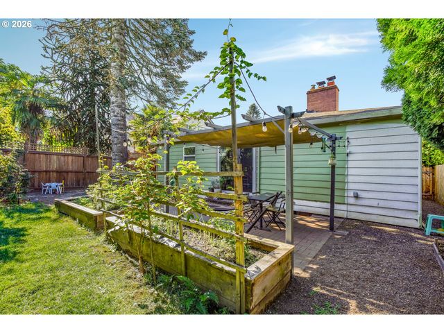7927 N EDISON St, Portland, OR 97203