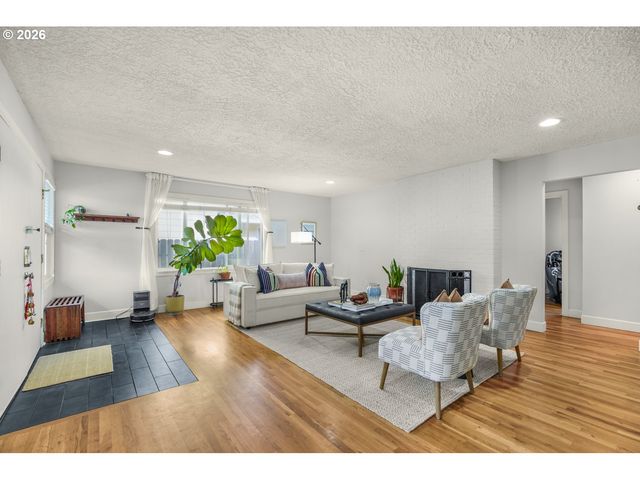 7927 N EDISON St, Portland, OR 97203