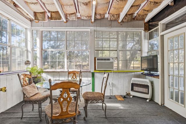 606 W Bell Ave, Rockdale, TX 76567