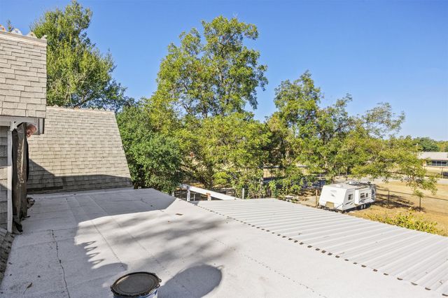 606 W Bell Ave, Rockdale, TX 76567