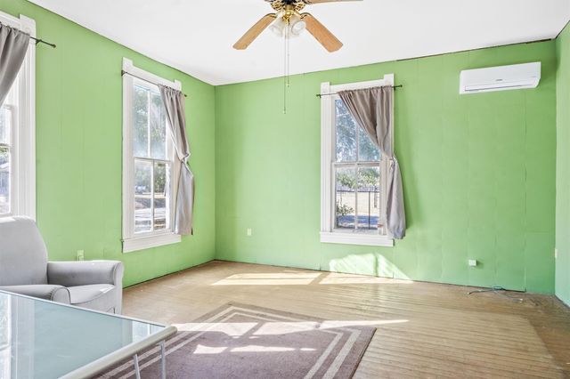 606 W Bell Ave, Rockdale, TX 76567