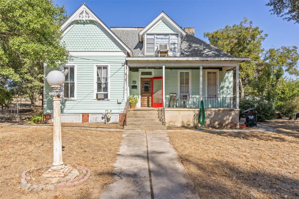 606 W Bell Ave, Rockdale, TX 76567