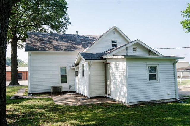 707 E 5th Street, Altamont, KS 67330