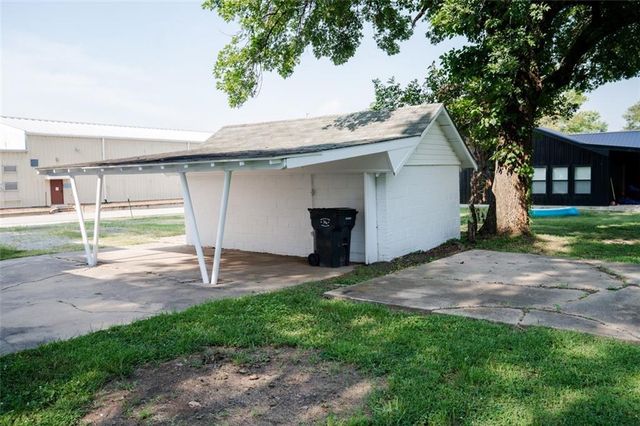 707 E 5th Street, Altamont, KS 67330