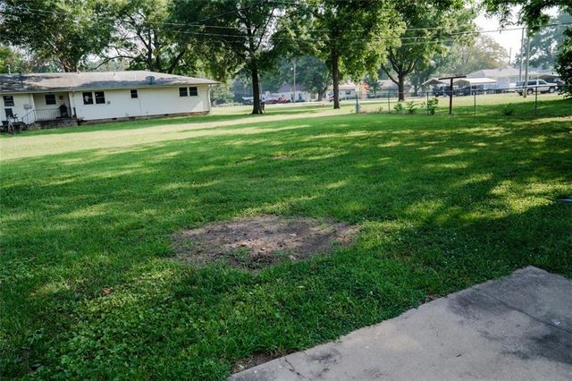 707 E 5th Street, Altamont, KS 67330