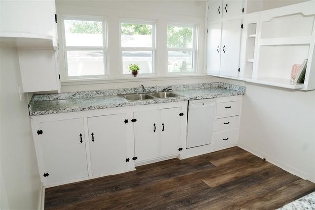 707 E 5th Street, Altamont, KS 67330