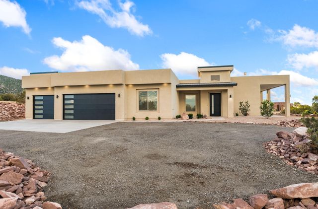 218 Meadows Road, Placitas, NM 87043
