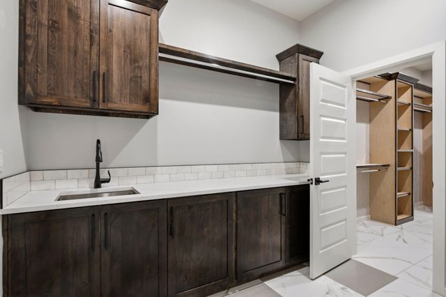 218 Meadows Road, Placitas, NM 87043