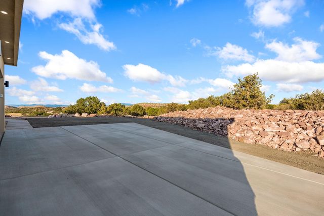 218 Meadows Road, Placitas, NM 87043