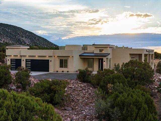218 Meadows Road, Placitas, NM 87043