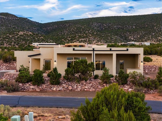 218 Meadows Road, Placitas, NM 87043