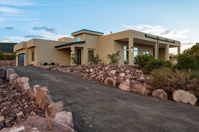 218 Meadows Road, Placitas, NM 87043