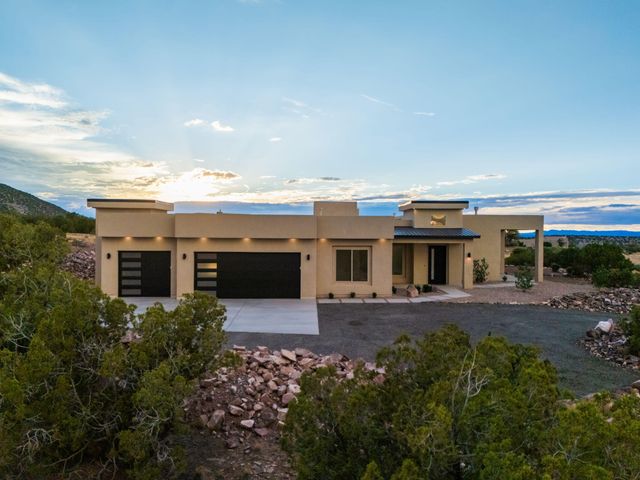 218 Meadows Road, Placitas, NM 87043