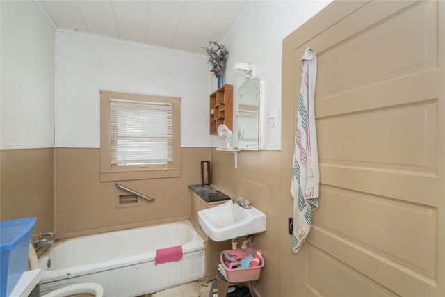 307 NE 2nd Street, Kerens, TX 75144