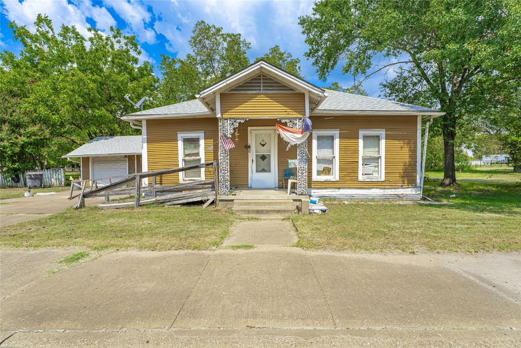 307 NE 2nd Street, Kerens, TX 75144