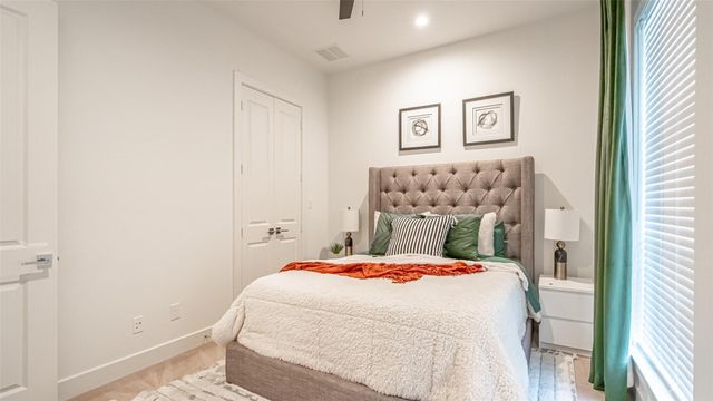 694 W Main Street, Arlington, TX 76013