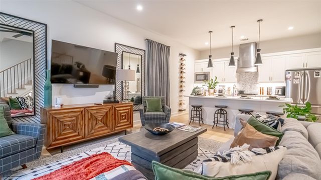 694 W Main Street, Arlington, TX 76013