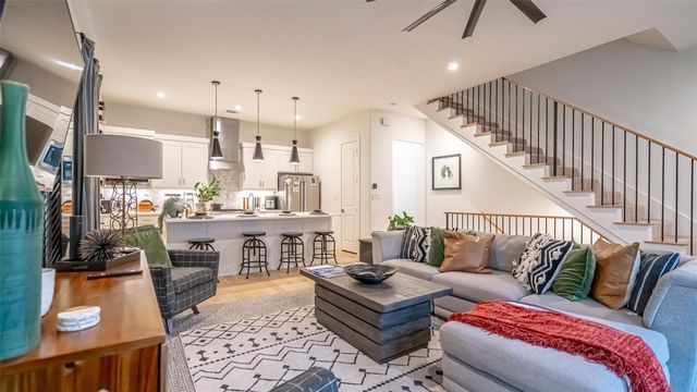 694 W Main Street, Arlington, TX 76013