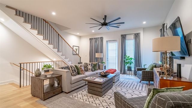 694 W Main Street, Arlington, TX 76013