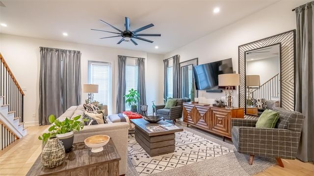 694 W Main Street, Arlington, TX 76013