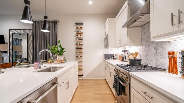 694 W Main Street, Arlington, TX 76013