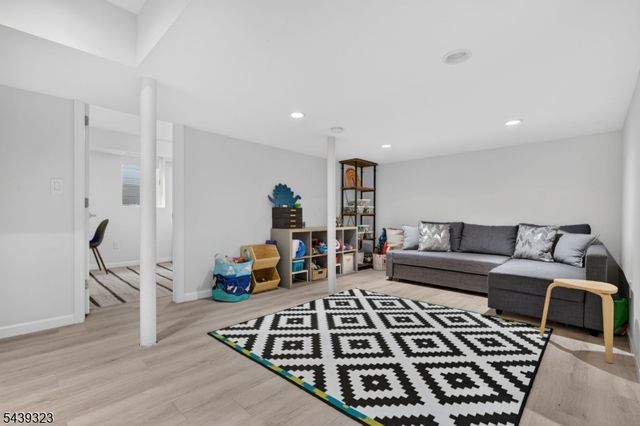 89 Whitney Rd, Millburn Twp., NJ 07078
