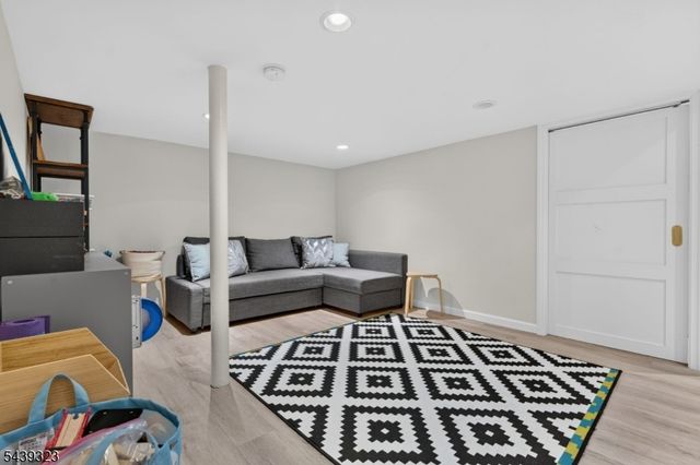 89 Whitney Rd, Millburn Twp., NJ 07078