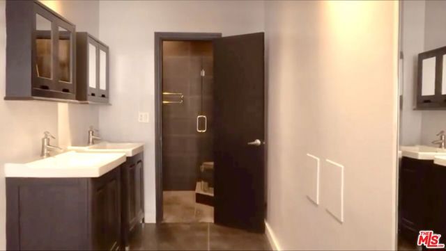 825 S Le Doux Road 303, Los Angeles, CA 90035