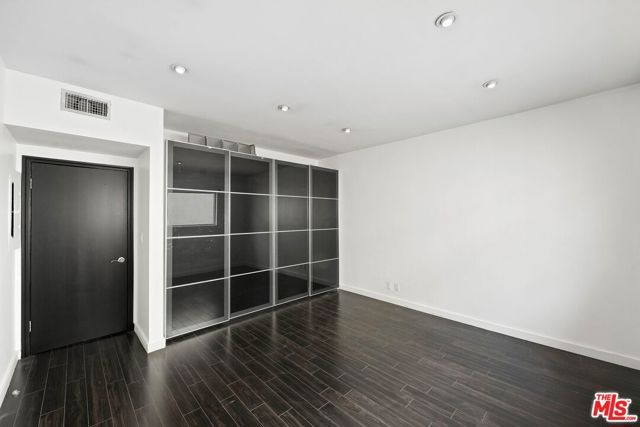 825 S Le Doux Road 303, Los Angeles, CA 90035