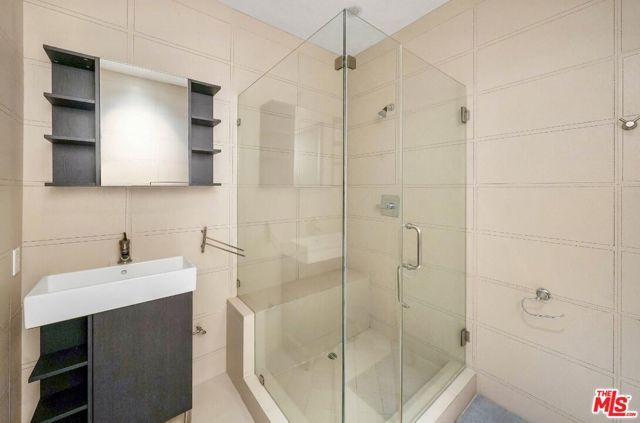 825 S Le Doux Road 303, Los Angeles, CA 90035
