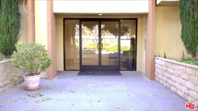 825 S Le Doux Road 303, Los Angeles, CA 90035