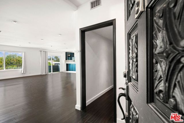 825 S Le Doux Road 303, Los Angeles, CA 90035