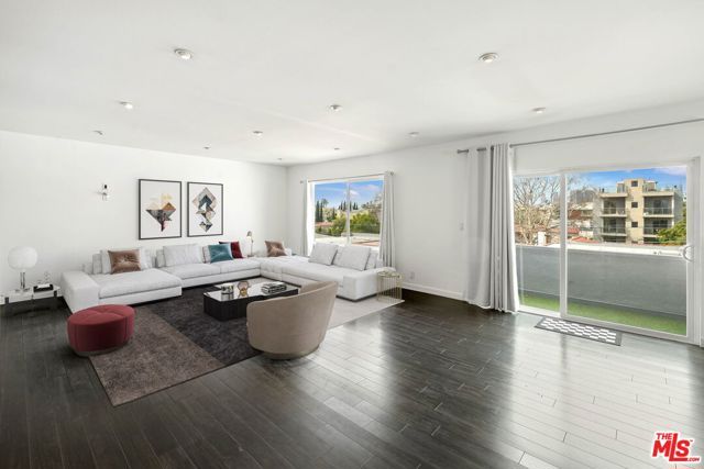 825 S Le Doux Road 303, Los Angeles, CA 90035