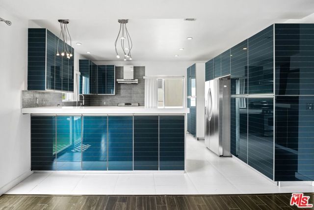 825 S Le Doux Road 303, Los Angeles, CA 90035