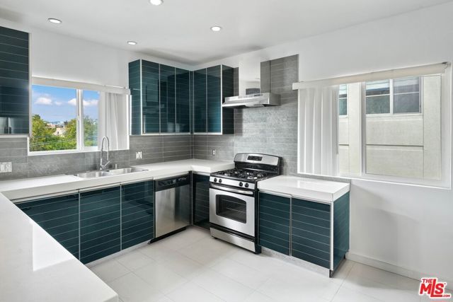 825 S Le Doux Road 303, Los Angeles, CA 90035