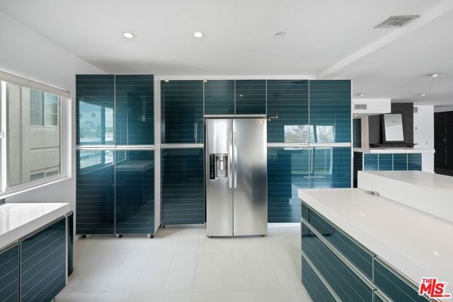 825 S Le Doux Road 303, Los Angeles, CA 90035