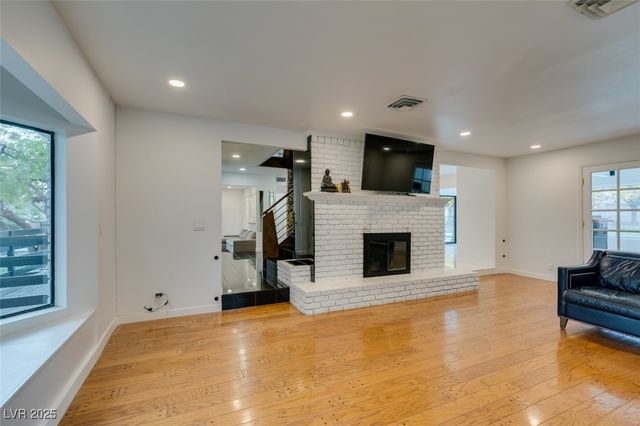 2875 Rosanna Street, Las Vegas, NV 89117