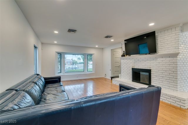 2875 Rosanna Street, Las Vegas, NV 89117