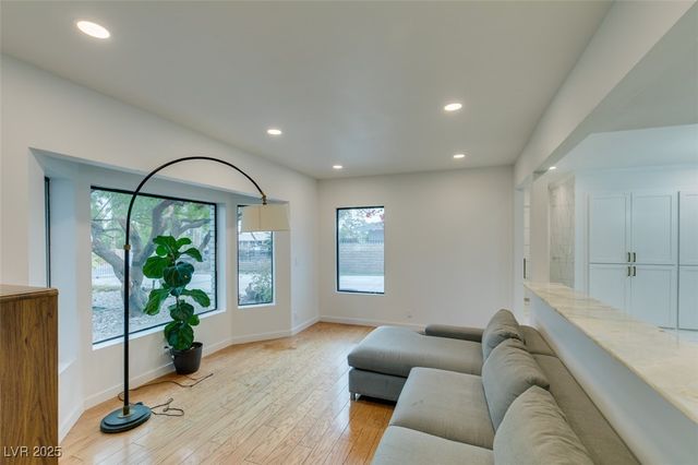 2875 Rosanna Street, Las Vegas, NV 89117